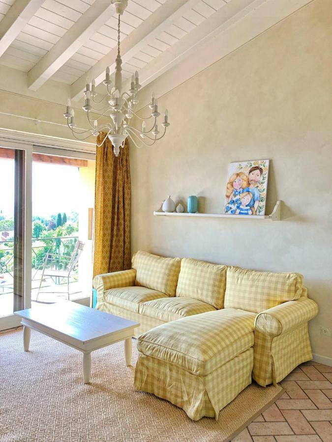 Alice'S Nest-Lake View House パデンゲ・スル・ガルダ エクステリア 写真